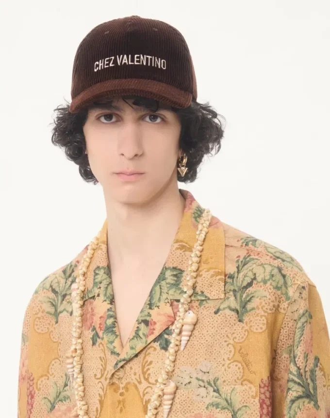 Aksamitna czapka baseballowa Chez Valentino z haftem
