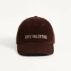 Aksamitna czapka baseballowa Chez Valentino z haftem