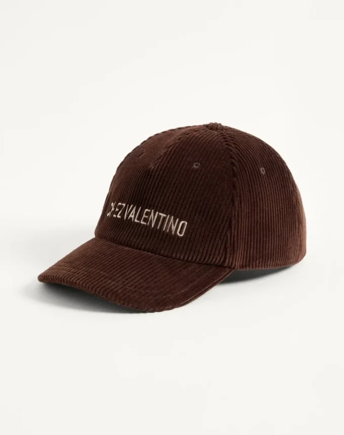 Aksamitna czapka baseballowa Chez Valentino z haftem