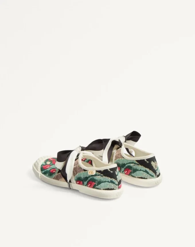 Baleriny Bay By Bay Sneaker z tkaniny żakardowej z haftem kwiatowym Baleriny Bay By Bay Sneaker z tkaniny żakardowej z haftem kwiatowym