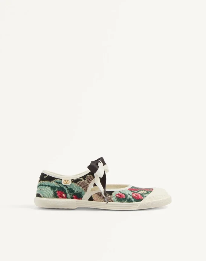 Baleriny Bay By Bay Sneaker z tkaniny żakardowej z haftem kwiatowym Baleriny Bay By Bay Sneaker z tkaniny żakardowej z haftem kwiatowym