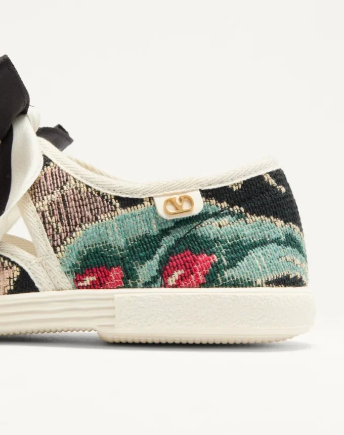 Baleriny Bay By Bay Sneaker z tkaniny żakardowej z haftem kwiatowym Baleriny Bay By Bay Sneaker z tkaniny żakardowej z haftem kwiatowym