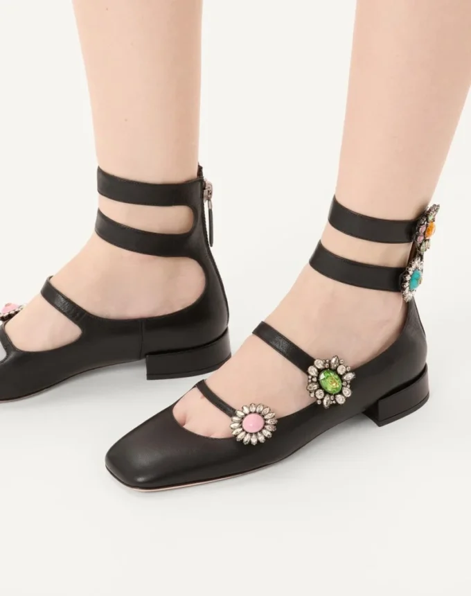 Baleriny Preshoes z paskami z koźlej skóry z ozdobnymi guzikami 20 mm Baleriny Preshoes z paskami z koźlej skóry z ozdobnymi guzikami 20 mm
