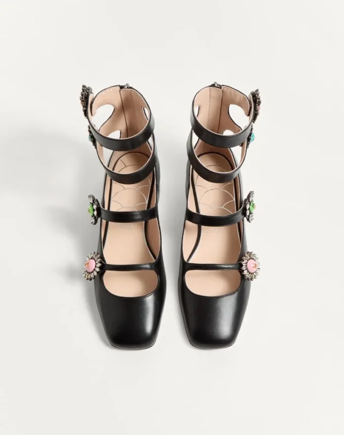 Baleriny Preshoes z paskami z koźlej skóry z ozdobnymi guzikami 20 mm Baleriny Preshoes z paskami z koźlej skóry z ozdobnymi guzikami 20 mm