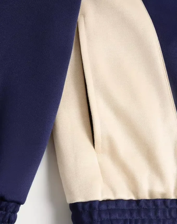 Bluza Valentino z acetatu z zamkiem błyskawicznym i wstawką z nadrukiem Toute La V Bluza Valentino z acetatu z zamkiem błyskawicznym i wstawką z nadrukiem Toute La V