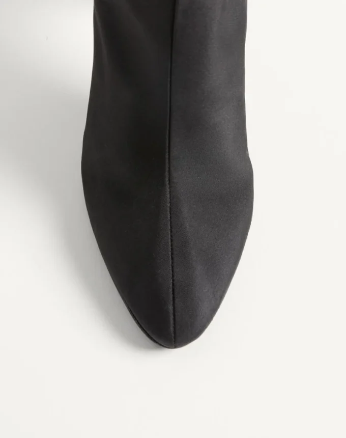 Buty Hotty z tkaniny shantung z piórami 100 mm Buty Hotty z tkaniny shantung z piórami 100 mm