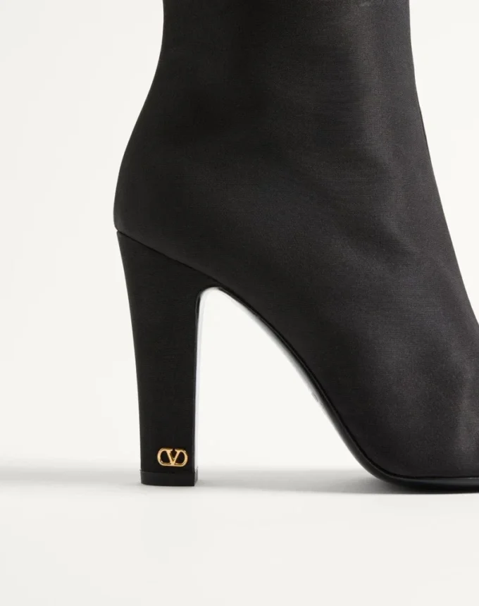 Buty Hotty z tkaniny shantung z piórami 100 mm Buty Hotty z tkaniny shantung z piórami 100 mm