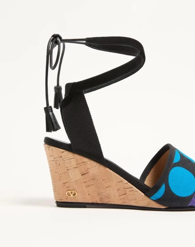 Buty na koturnie La Cruisette z płótna w optyczny wzór w kropki, 75 mm