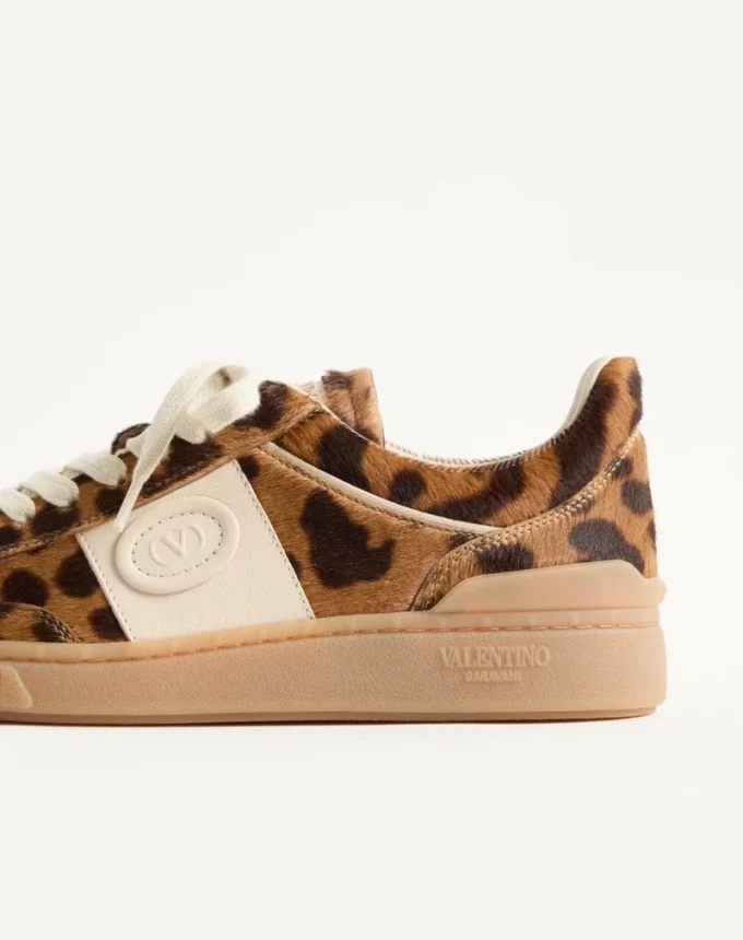 Buty sportowe Upvillage z cielęcej skóry z efektem kucyka