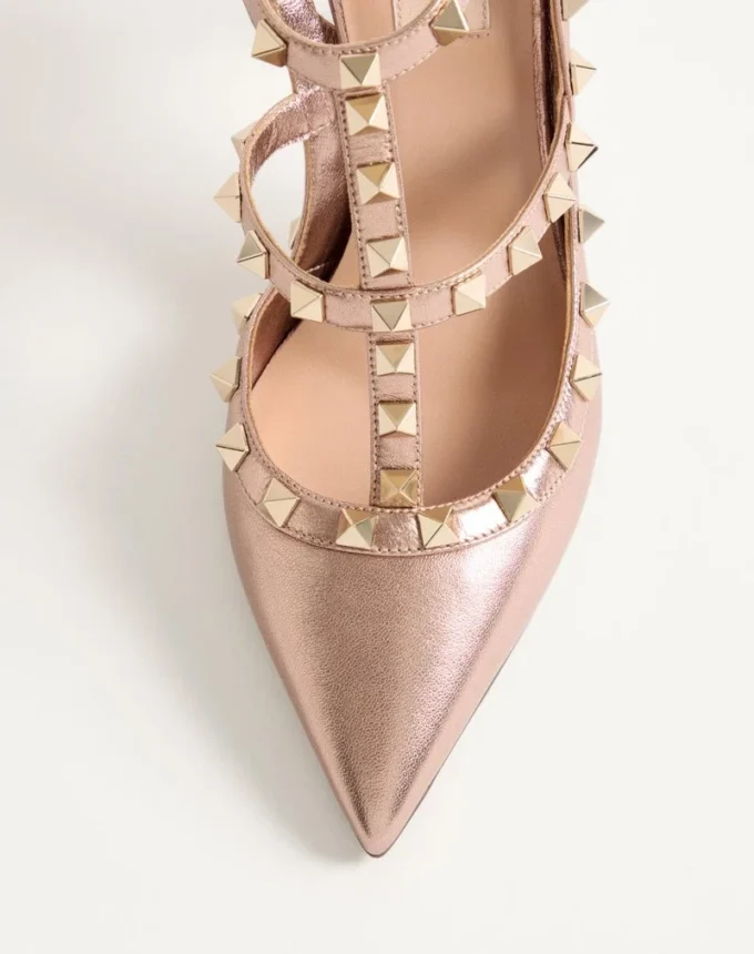 Czółenka Rockstud z laminowanej skóry nappa 100 mm