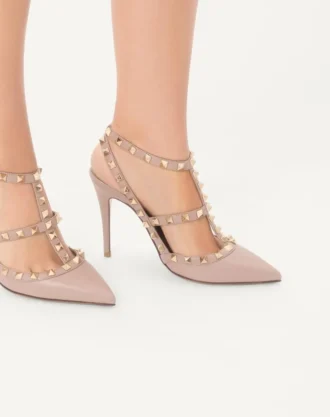 Czółenka Rockstud z paskiem wokół kostki 100 mm Czółenka Rockstud z paskiem wokół kostki 100 mm