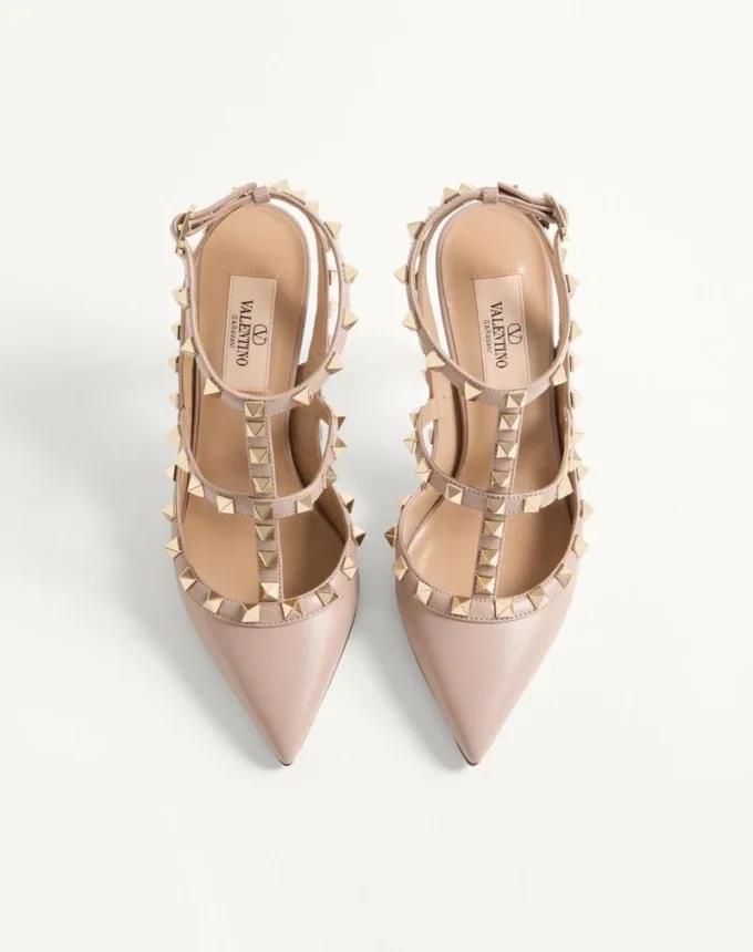 Czółenka Rockstud z paskiem wokół kostki 100 mm Czółenka Rockstud z paskiem wokół kostki 100 mm
