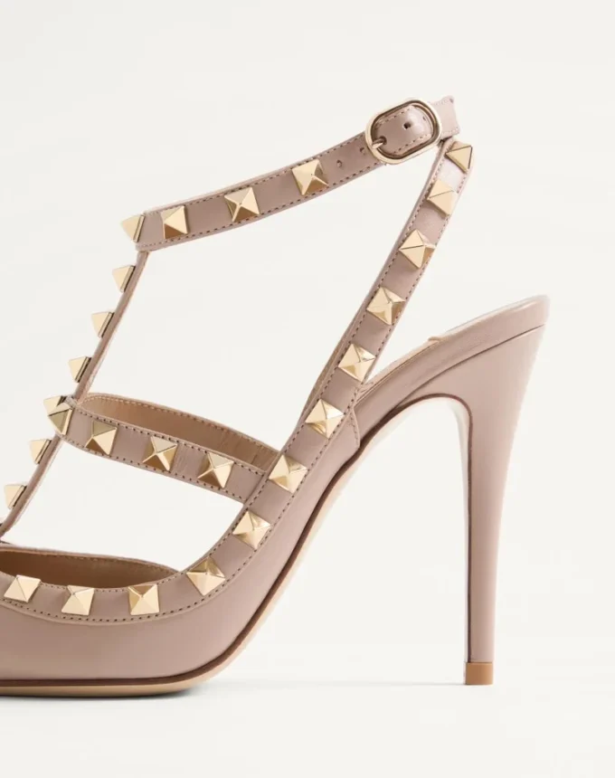 Czółenka Rockstud z paskiem wokół kostki 100 mm Czółenka Rockstud z paskiem wokół kostki 100 mm