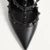 Czółenka Rockstud z paskiem wokół kostki i ozdobnymi ćwiekami w tym samym kolorze, 100 mm Czółenka Rockstud z paskiem wokół kostki i ozdobnymi ćwiekami w tym samym kolorze, 100 mm