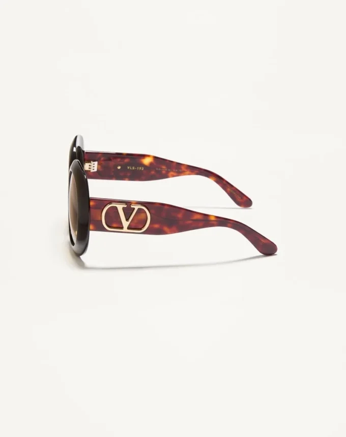 Efektowne okrągłe okulary z acetatu w stylu lat 60. Efektowne okrągłe okulary z acetatu w stylu lat 60.