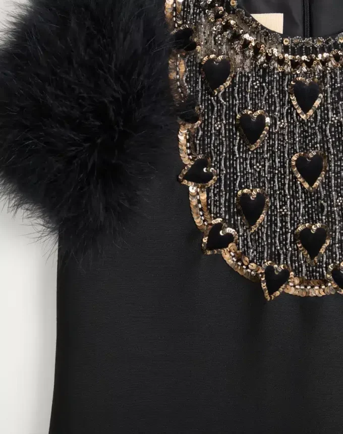 Haftowana krótka sukienka z krepy couture Haftowana krótka sukienka z krepy couture
