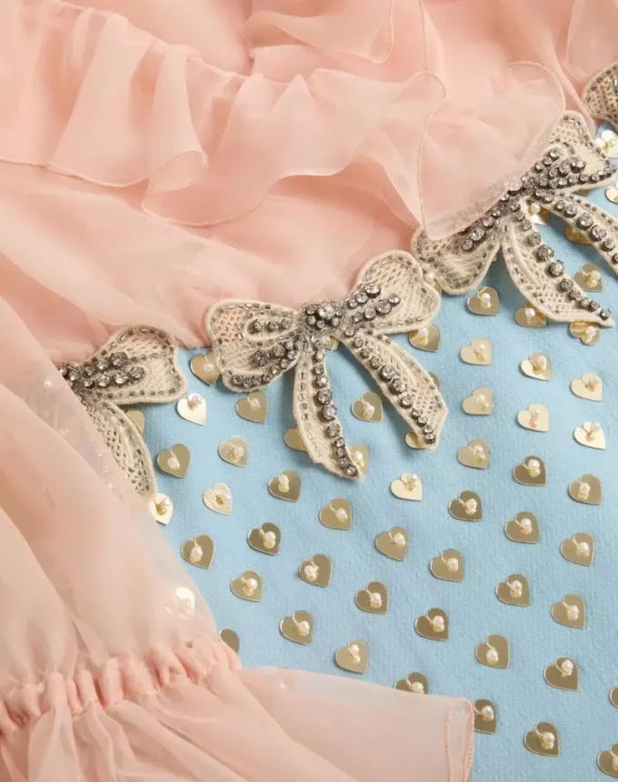 Haftowana krótka sukienka z krepy couture Haftowana krótka sukienka z krepy couture