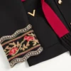 Haftowana kurtka Valentino z paskiem, wykonana z wełnianej gabardyny z VGold Haftowana kurtka Valentino z paskiem, wykonana z wełnianej gabardyny z VGold