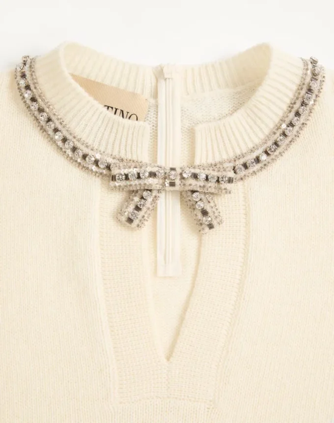 Haftowany sweter wełniany Haftowany sweter wełniany