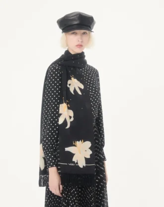 Jedwabny szalik Apres L’Hiver Lilium Jedwabny szalik Apres L’Hiver Lilium