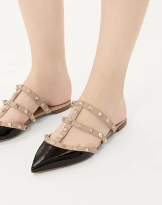 Klapki Rockstud z lakierowanej skóry Klapki Rockstud z lakierowanej skóry