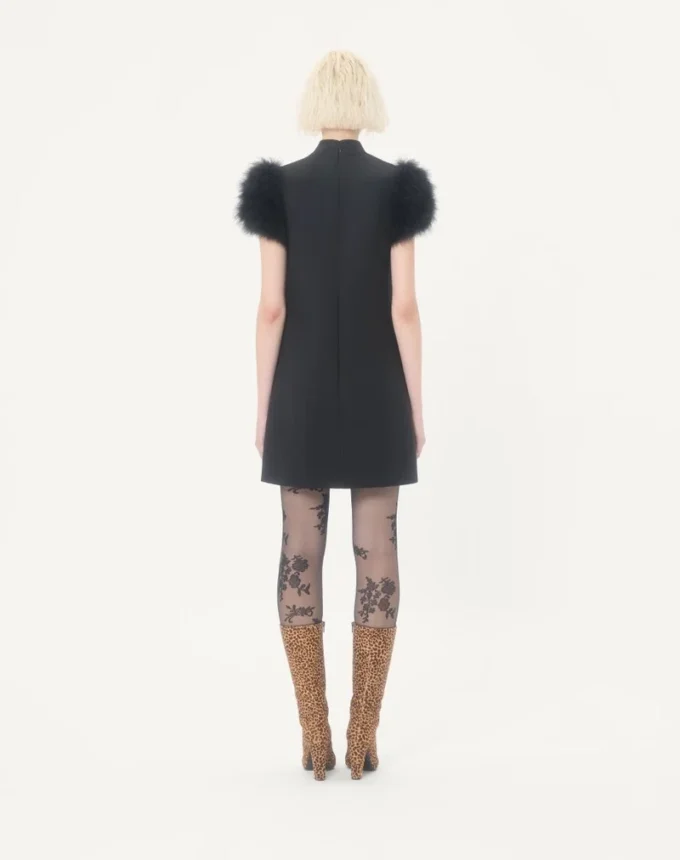 Krótka sukienka Crepe Couture z piórami Krótka sukienka Crepe Couture z piórami