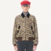 Kurtka bomber Valentino z wełnianego drapowanego materiału z złotymi naszywkami VGold na bocznych kieszeniach Kurtka bomber Valentino z wełnianego drapowanego materiału z złotymi naszywkami VGold na bocznych kieszeniach