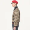 Kurtka bomber Valentino z wełnianego drapowanego materiału z złotymi naszywkami VGold na bocznych kieszeniach Kurtka bomber Valentino z wełnianego drapowanego materiału z złotymi naszywkami VGold na bocznych kieszeniach