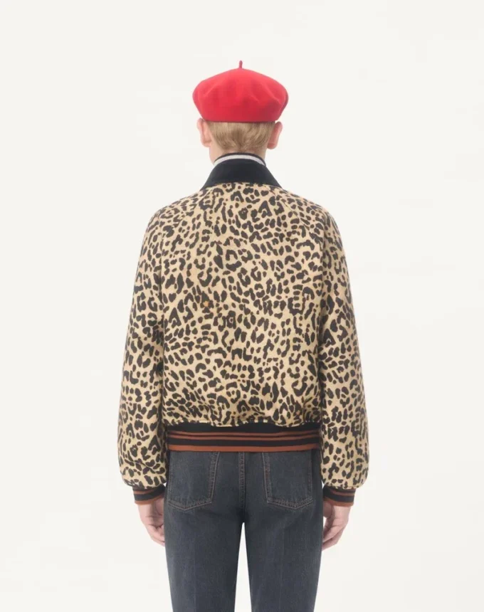 Kurtka bomber Valentino z wełnianego drapowanego materiału z złotymi naszywkami VGold na bocznych kieszeniach Kurtka bomber Valentino z wełnianego drapowanego materiału z złotymi naszywkami VGold na bocznych kieszeniach