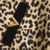 Kurtka bomber Valentino z wełnianego drapowanego materiału z złotymi naszywkami VGold na bocznych kieszeniach Kurtka bomber Valentino z wełnianego drapowanego materiału z złotymi naszywkami VGold na bocznych kieszeniach