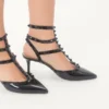 Lakierowane czółenka Rockstud z dopasowanymi paskami i ćwiekami 65 mm Lakierowane czółenka Rockstud z dopasowanymi paskami i ćwiekami 65 mm