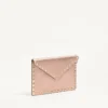 Laminowana kopertówka Rockstud z ziarnistej skóry cielęcej Laminowana kopertówka Rockstud z ziarnistej skóry cielęcej