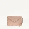 Laminowana kopertówka Rockstud z ziarnistej skóry cielęcej Laminowana kopertówka Rockstud z ziarnistej skóry cielęcej