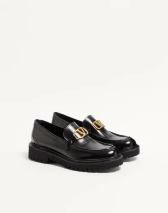 loafersy z cielcej skry z charakterystycznym logo 2 330x417 - Loafersy z cielęcej sk&oacute;ry z charakterystycznym logo