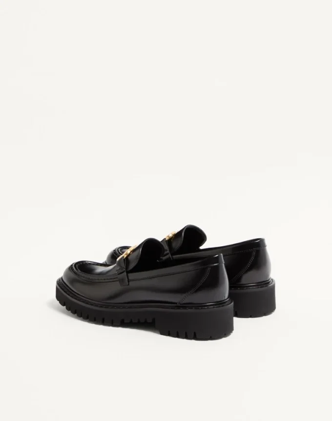 Loafersy z cielęcej skóry z charakterystycznym logo