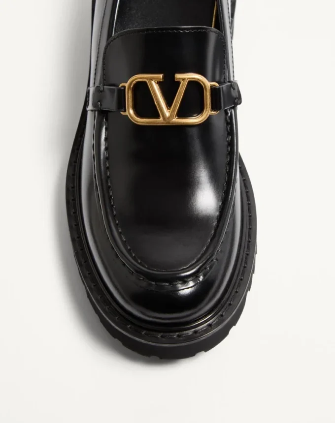 Loafersy z cielęcej skóry z charakterystycznym logo