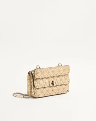 Mała laminowana torebka Valentino Garavani Rockstud Spike z nappa Mała laminowana torebka Valentino Garavani Rockstud Spike z nappa