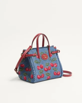 Mała torba na zakupy Valentino Garavani Antibes z dżinsu z haftem Cherryfic
