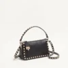 Mała torebka crossbody Rockstud z ziarnistej skóry cielęcej