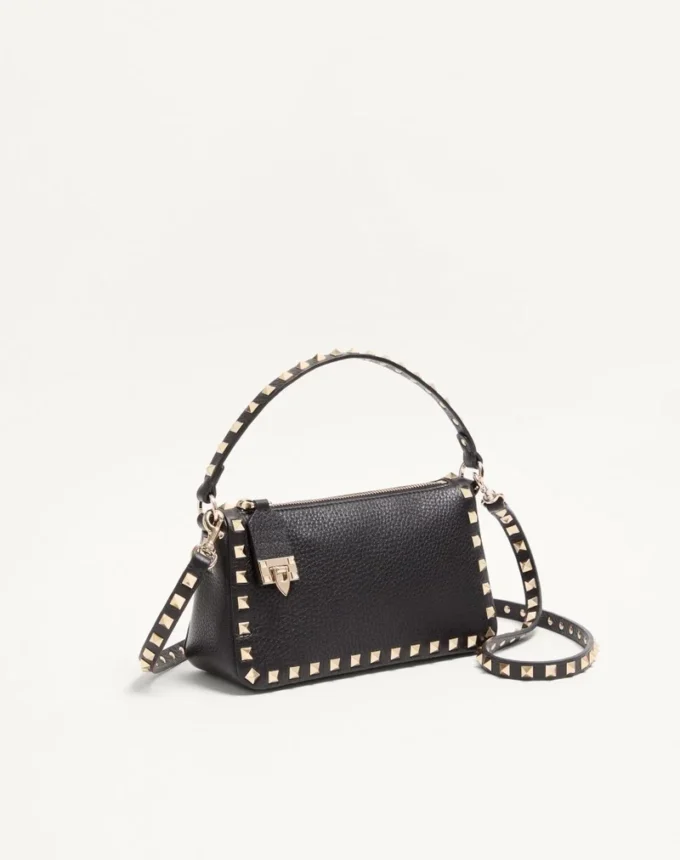 Mała torebka crossbody Rockstud z ziarnistej skóry cielęcej