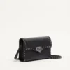 Mała torebka crossbody Rockstud z ziarnistej skóry cielęcej Mała torebka crossbody Rockstud z ziarnistej skóry cielęcej