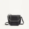 Mała torebka crossbody Rockstud z ziarnistej skóry cielęcej Mała torebka crossbody Rockstud z ziarnistej skóry cielęcej