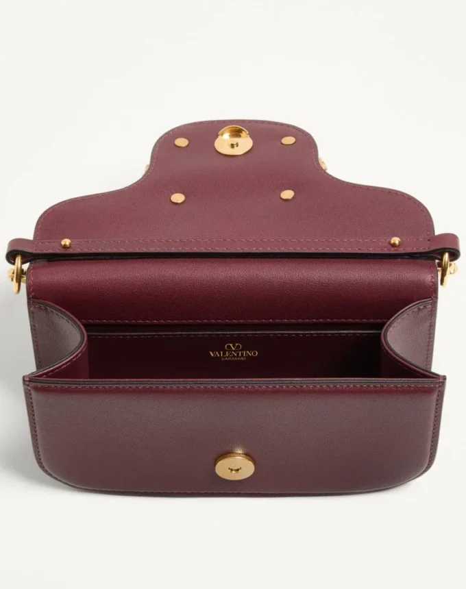 Mała torebka na ramię Valentino Garavani Locò z cielęcej skóry z logo Jewel Mała torebka na ramię Valentino Garavani Locò z cielęcej skóry z logo Jewel