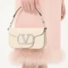 Mała torebka na ramię Valentino Garavani Locò z logo Jewel Mała torebka na ramię Valentino Garavani Locò z logo Jewel