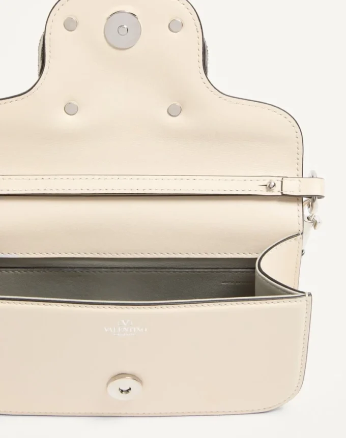 Mała torebka na ramię Valentino Garavani Locò z logo Jewel Mała torebka na ramię Valentino Garavani Locò z logo Jewel