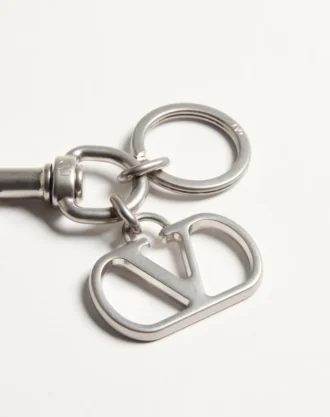 Metalowa zawieszka do torebki z logo Valentino Garavani i brelokiem do kluczy Metalowa zawieszka do torebki z logo Valentino Garavani i brelokiem do kluczy