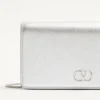 Mini torebka na ramię VLogo Signature z laminowanej ziarnistej skóry cielęcej Mini torebka na ramię VLogo Signature z laminowanej ziarnistej skóry cielęcej