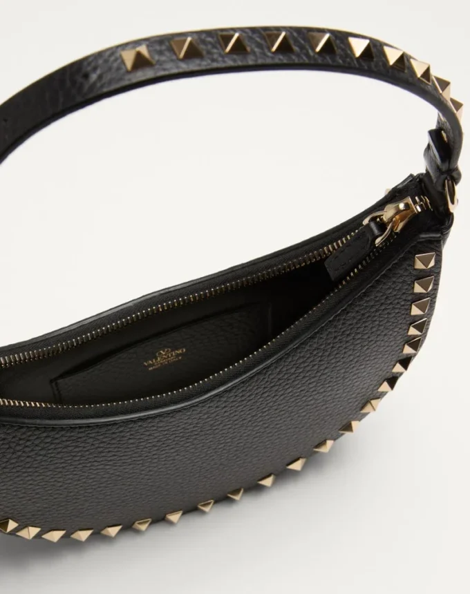 Mini torebka Rockstud Hobo z ziarnistej skóry cielęcej Mini torebka Rockstud Hobo z ziarnistej skóry cielęcej