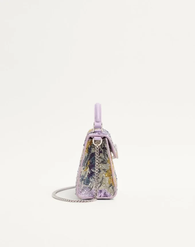 Mini torebka Valentino Garavani Vsling z motywem Flowerism z kryształków i logo z klejnotami Mini torebka Valentino Garavani Vsling z motywem Flowerism z kryształków i logo z klejnotami
