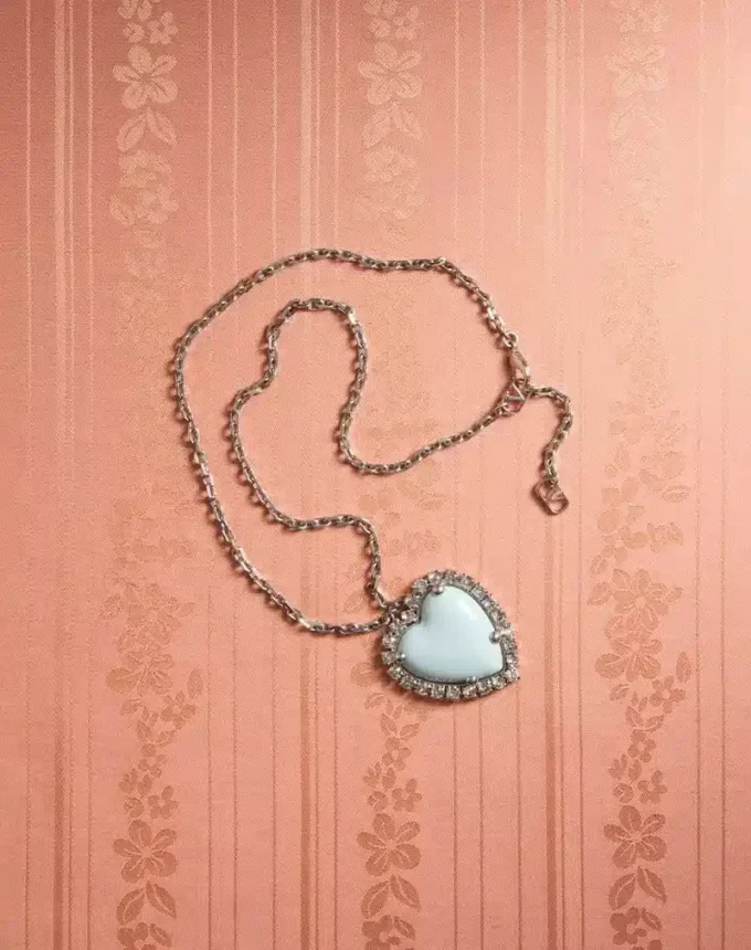 Naszyjnik Coeur Hyperbole z metalu, żywicy i kryształów Swarovski® Naszyjnik Coeur Hyperbole z metalu, żywicy i kryształów Swarovski®